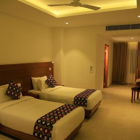 Hotel Victoria International Kattappana Bagian luar foto