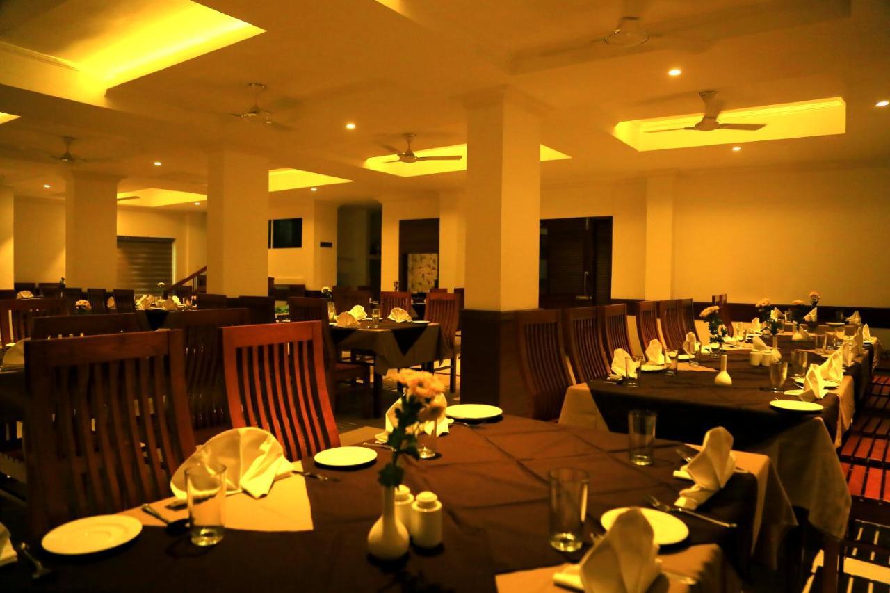 Hotel Victoria International Kattappana Bagian luar foto