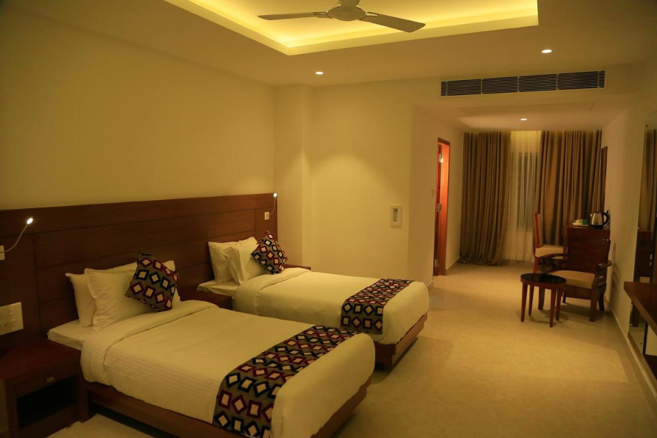 Hotel Victoria International Kattappana Bagian luar foto