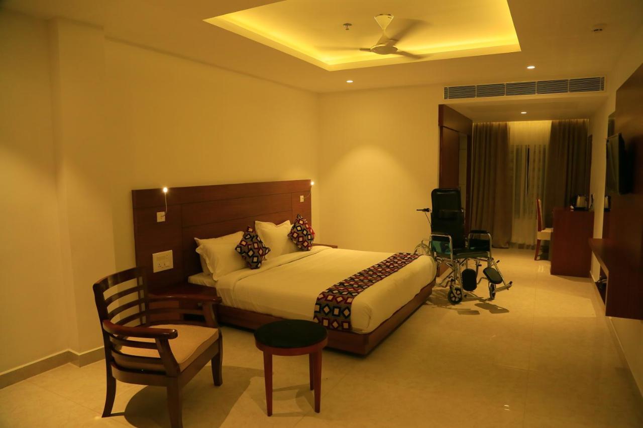 Hotel Victoria International Kattappana Bagian luar foto