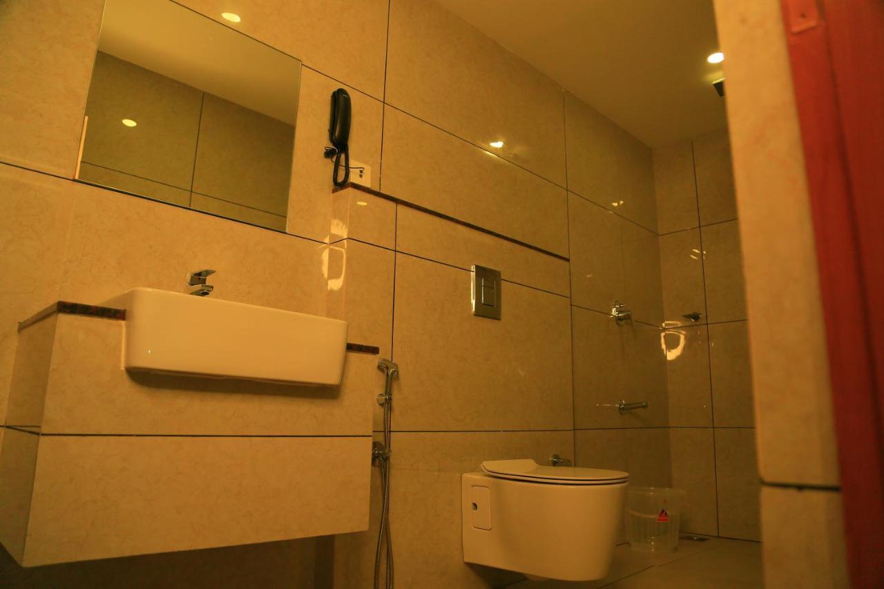 Hotel Victoria International Kattappana Bagian luar foto