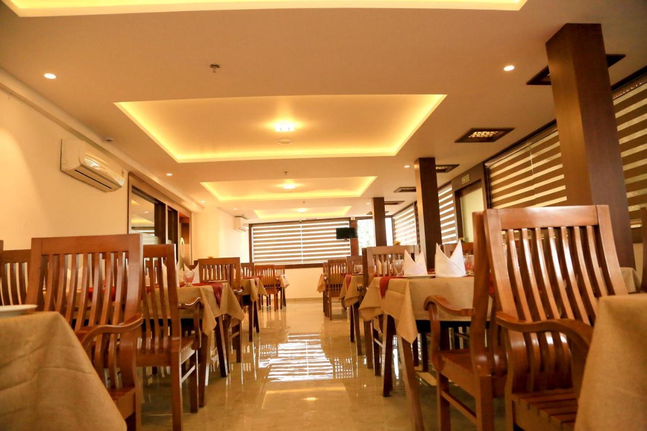 Hotel Victoria International Kattappana Bagian luar foto