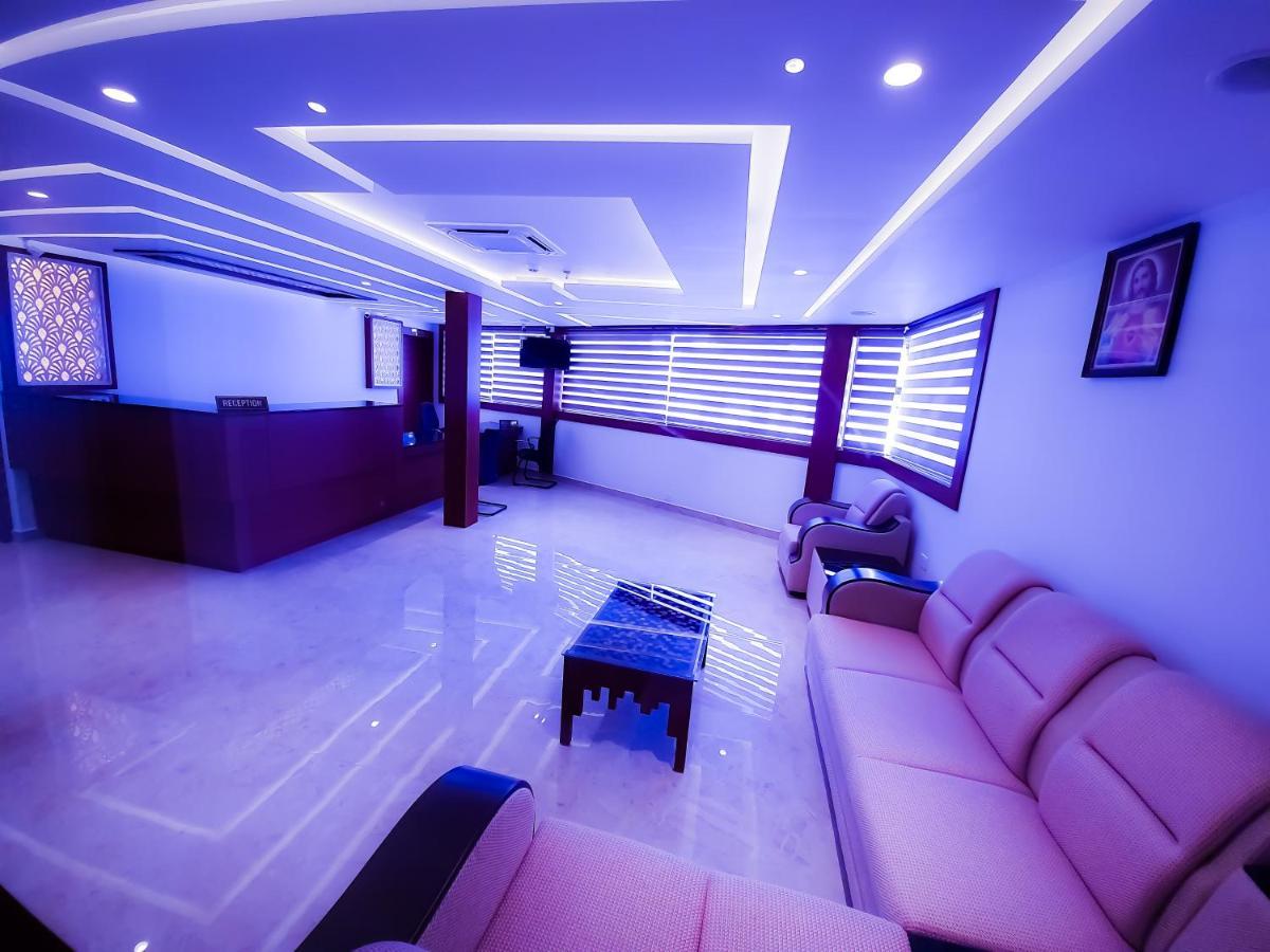 Hotel Victoria International Kattappana Bagian luar foto