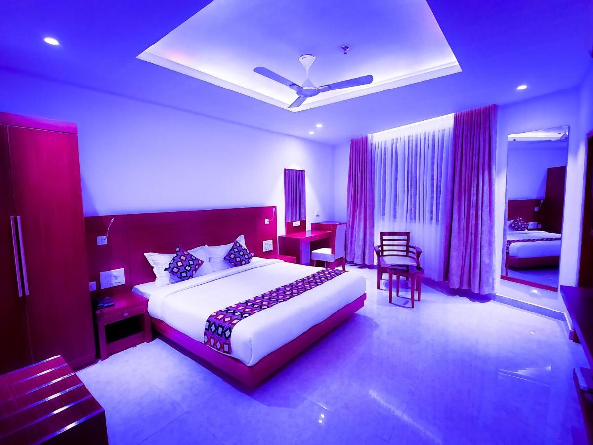 Hotel Victoria International Kattappana Bagian luar foto
