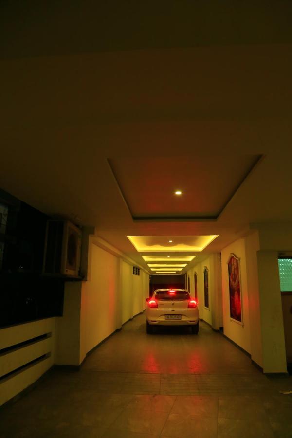 Hotel Victoria International Kattappana Bagian luar foto